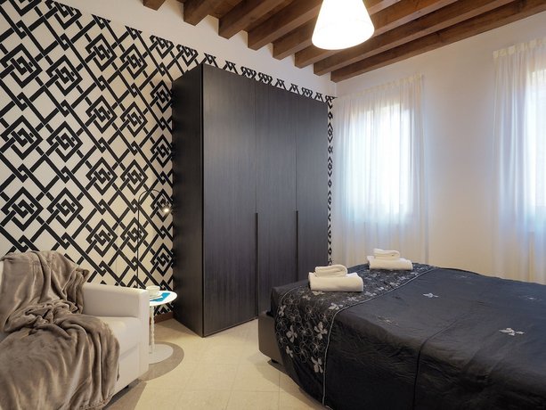 Venetian Style 3