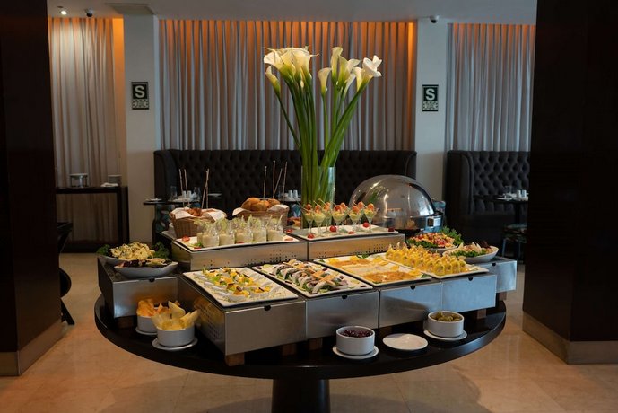 Radisson San Isidro Hotel & Suites