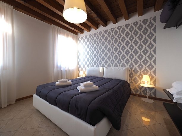 Venetian Style 2