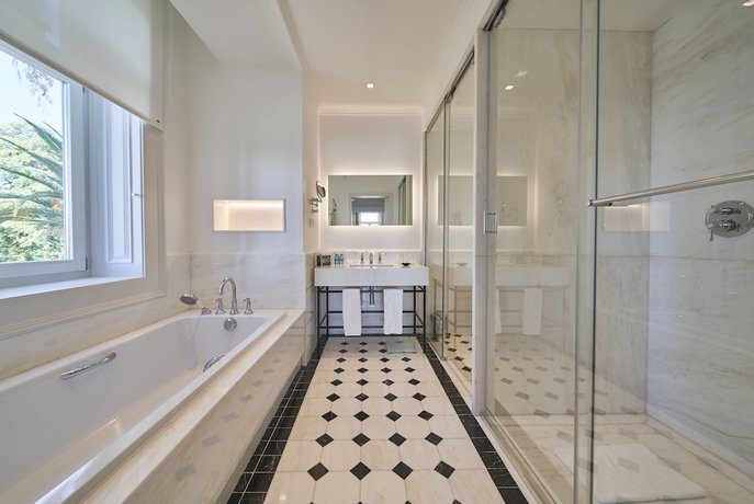 Les Suites at Cliff Bay Portobay