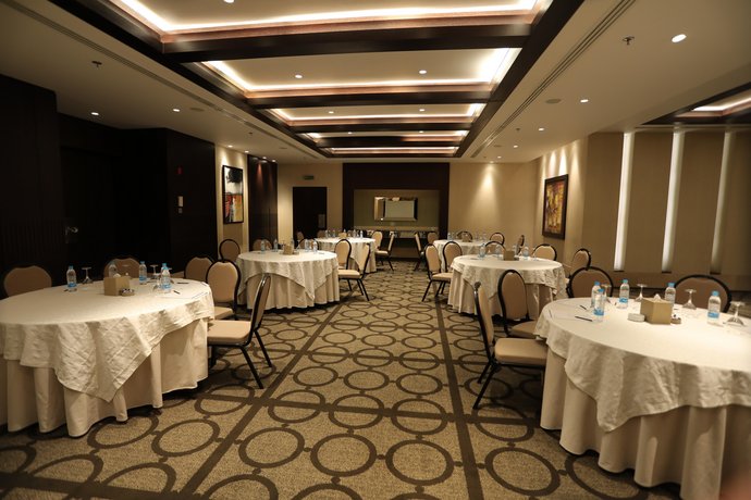 Gefinor Rotana Hotel