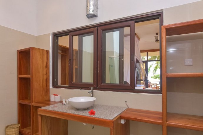 Mnarani Beach Cottages