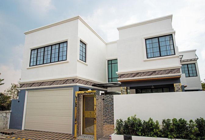 Exquisite 4BD Pool Villa