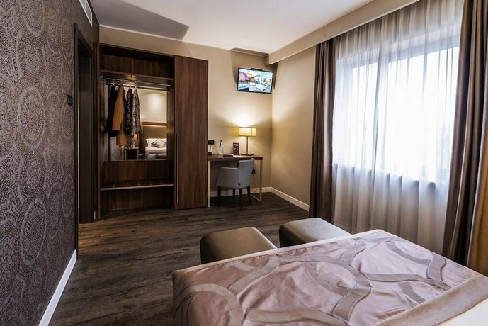Smart Hotel Holiday