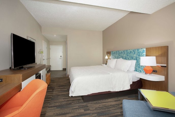 Hampton Inn & Suites Kansas City - Merriam