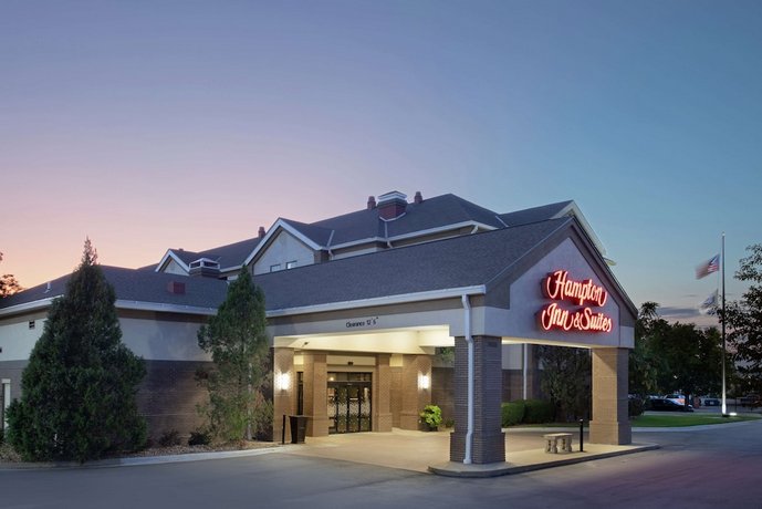 Hampton Inn & Suites Kansas City - Merriam