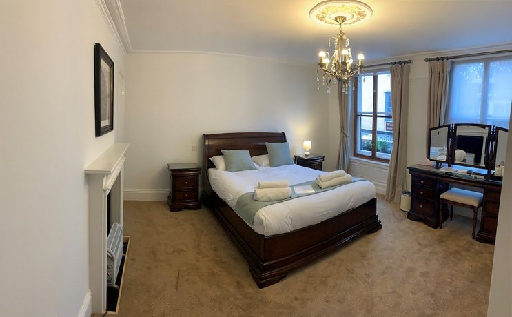 Pilgrims Hotel