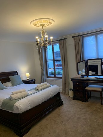 Pilgrims Hotel