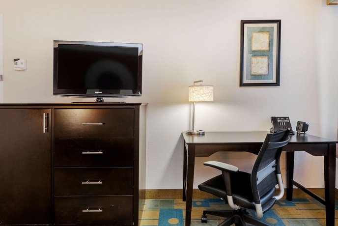 曼斯费尔德拉昆塔套房酒店 - 曼斯菲, 曼斯菲尔德(俄亥俄州) - 比较