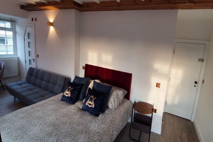 OYO Angel Townhouse