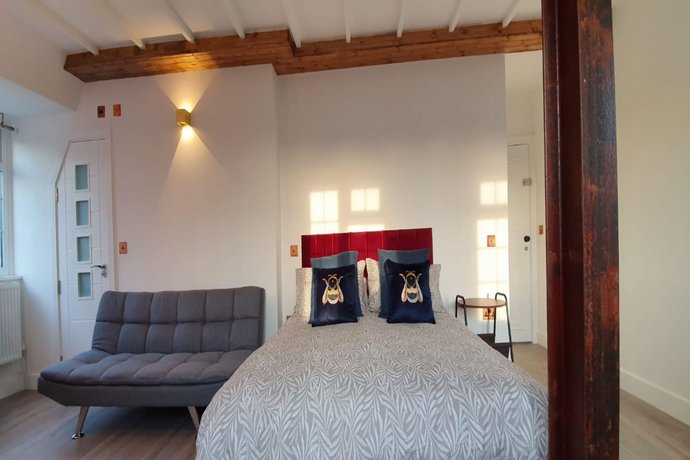 OYO Angel Townhouse
