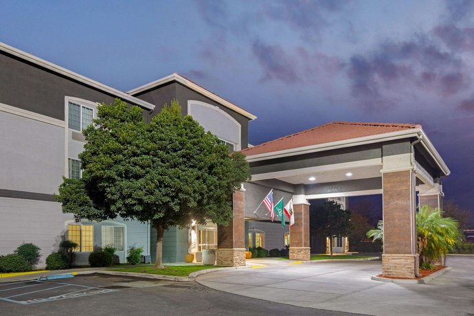 La Quinta Inn & Suites Visalia Sequoia Gateway