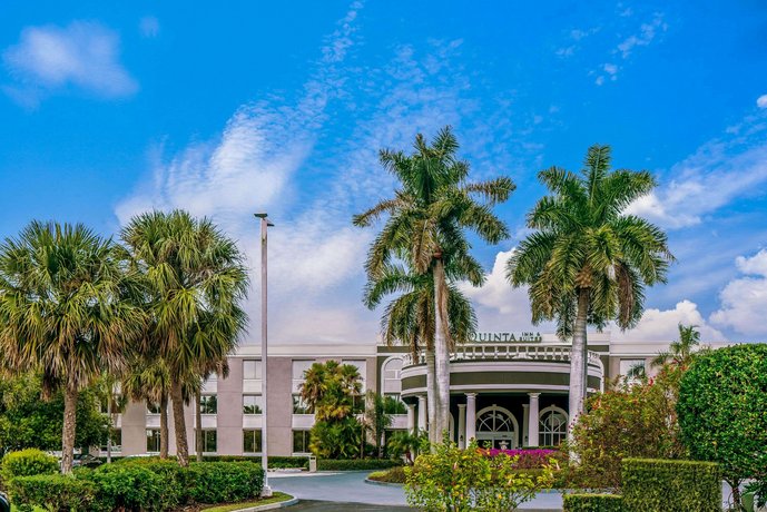 La Quinta Inn & Suites Naples Downtown