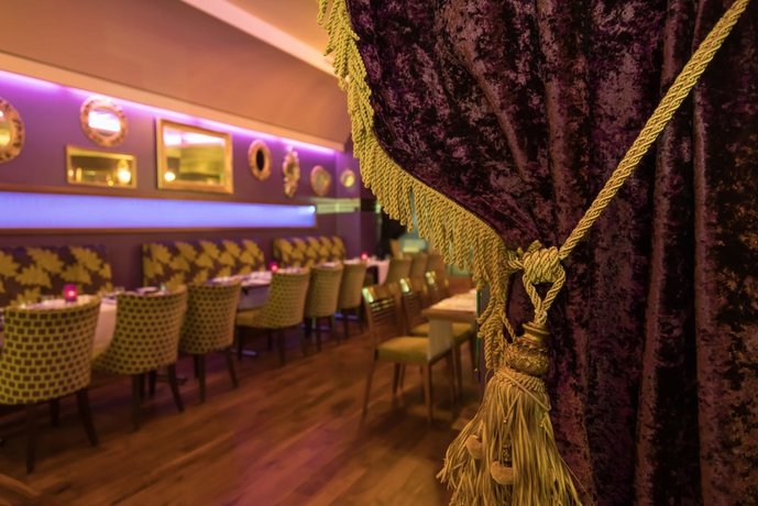 Raheen Woods Hotel