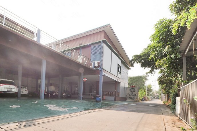 Koratburi Green Hotel