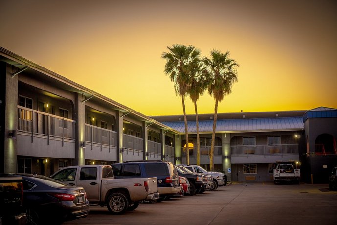 Windwater Inn & Suites