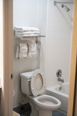 Windwater Inn & Suites