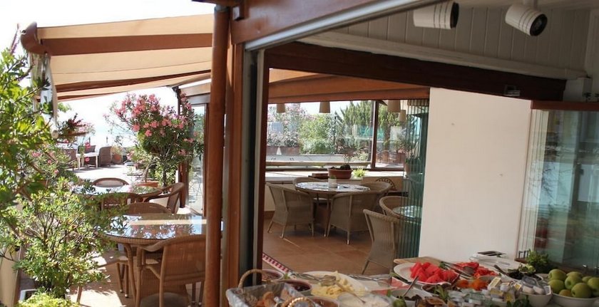 Hotel Sari Konak