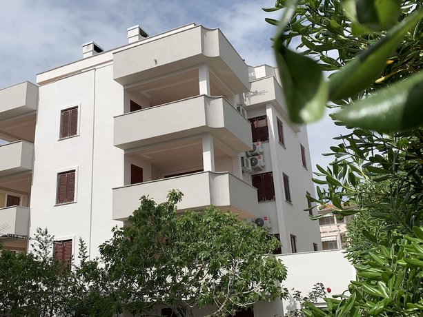 Maru Apartments Novalja