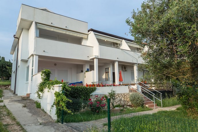 Apartments by the sea Semy