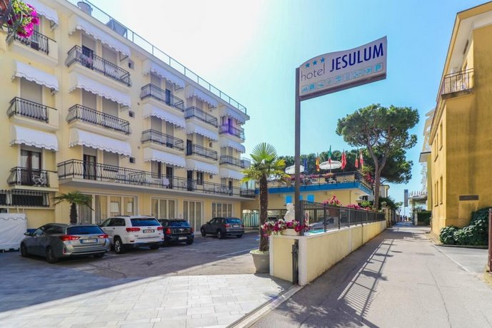 Hotel Jesulum Pista Azzurra di Jesolo Italy thumbnail