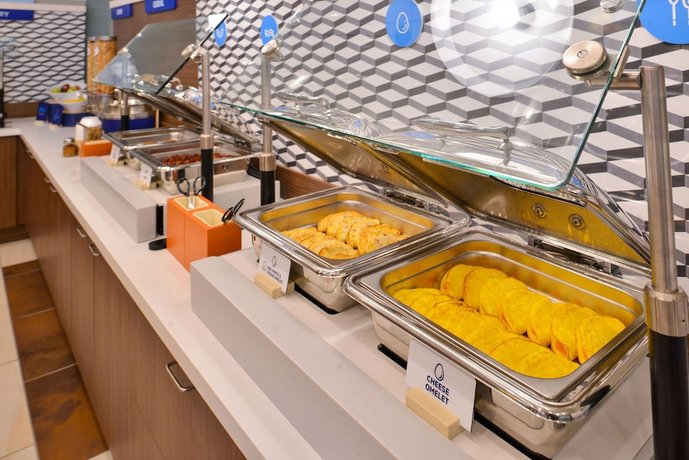 Holiday Inn Express Hotel & Suites Birmingham - Inverness 280