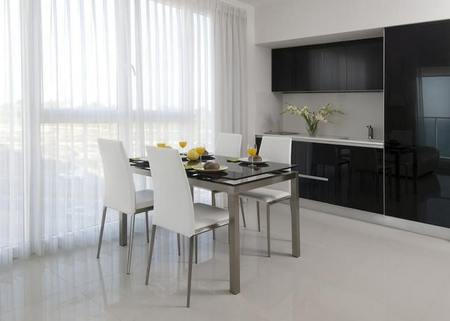 Island Luxurious Suites Hotel