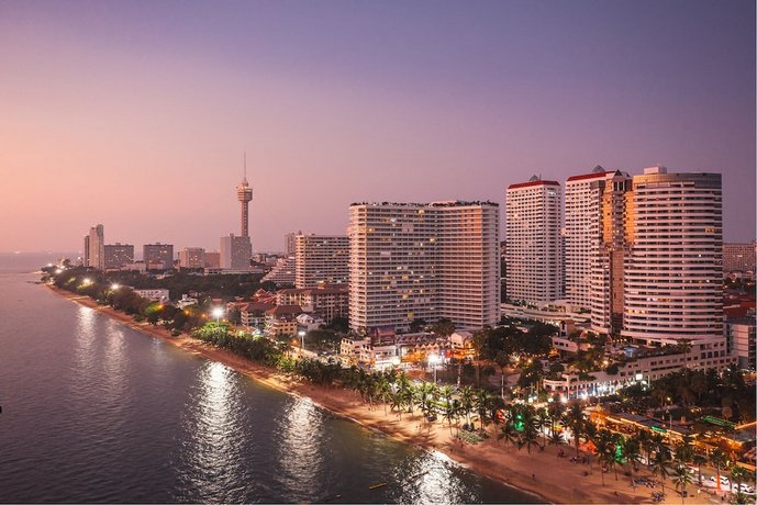 Jomtien Palm Beach Hotel and Resort