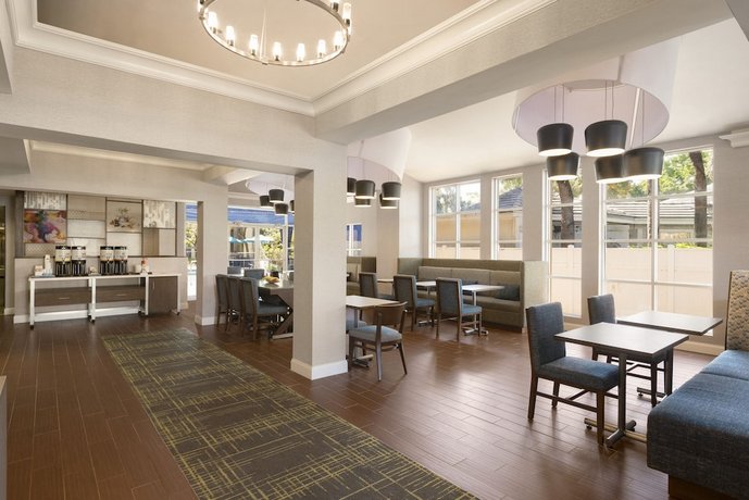 Hampton Inn & Suites Fort Lauderdale Airport