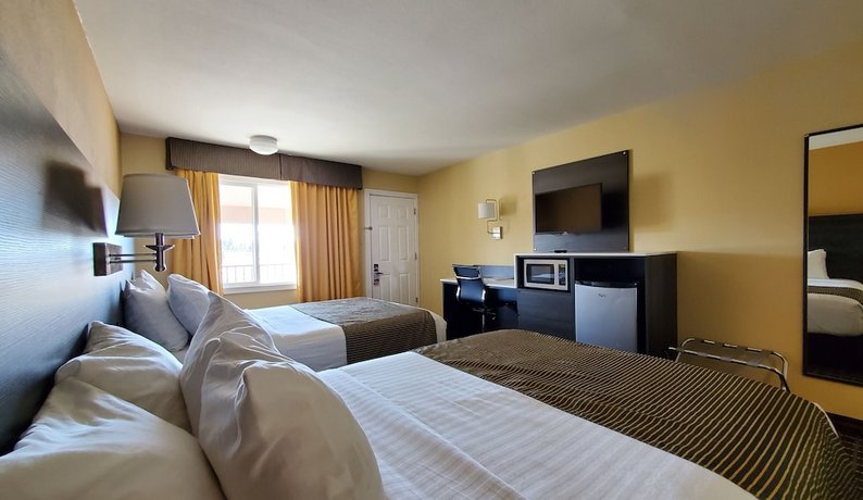 Ramada by Wyndham Flagstaff East Hotel