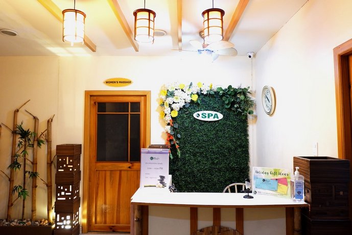 Holiday Spa Hotel