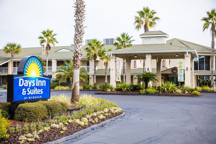 Days Inn & Suites by Wyndham Jekyll Island