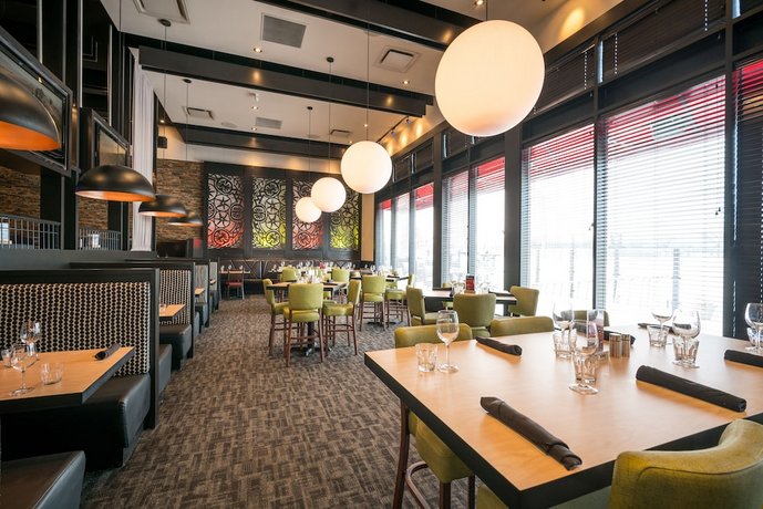 Acclaim Hotel Calgary Airport