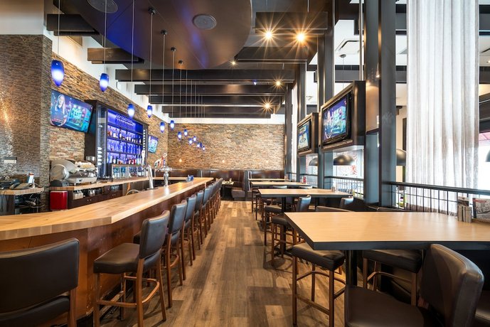 Acclaim Hotel Calgary Airport