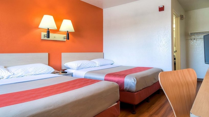Motel 6 Stanton
