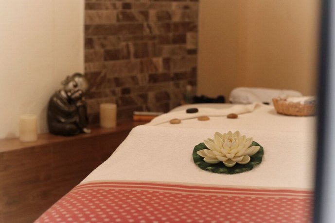 Meson de la Luna Hotel & Spa