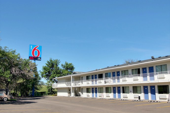 Motel 6 Bismarck