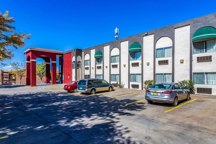 Econo Lodge Inn & Suites Albuquerque