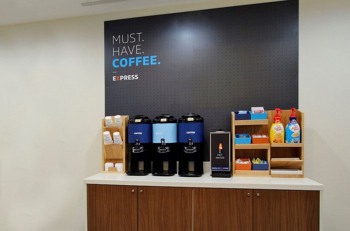 Holiday Inn Express Hotel & Suites Birmingham - Inverness 280