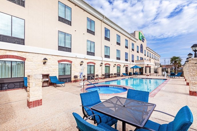 Holiday Inn Express Hotel & Suites Floresville