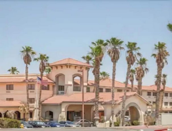 Ramada by Wyndham Barstow