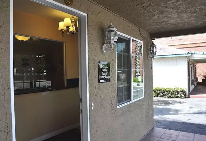 Tustin Motor Lodge