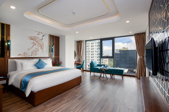 CN PALACE HOTEL