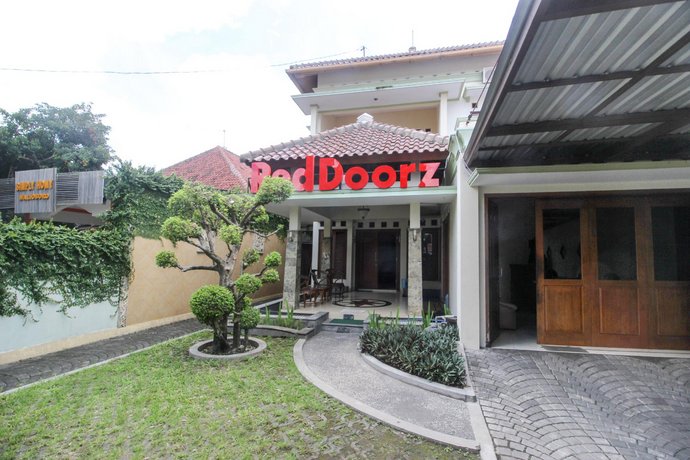 RedDoorz plus @ Tegal Panggung