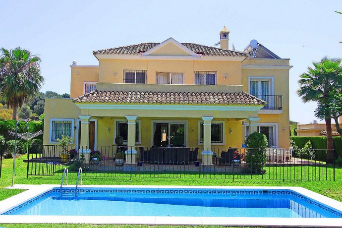 1106 Marbella Large Family Villa