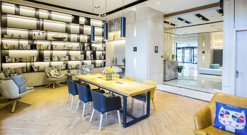 Atour Hotel Zhenjiang Nanxu Avenue Branch