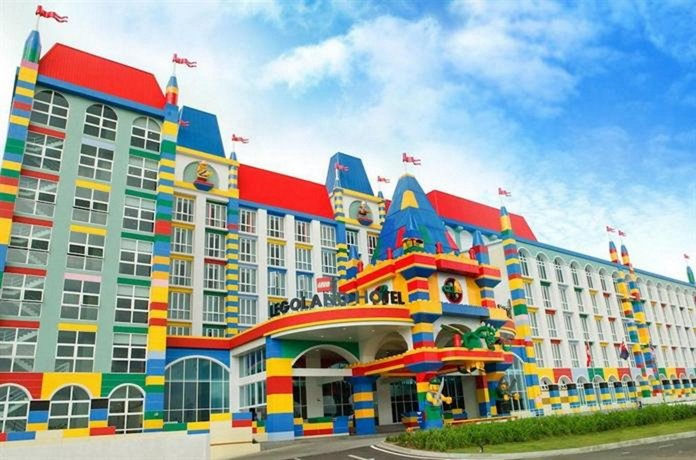 HostaHome Suites @1Medini Residence Near Theme Park
