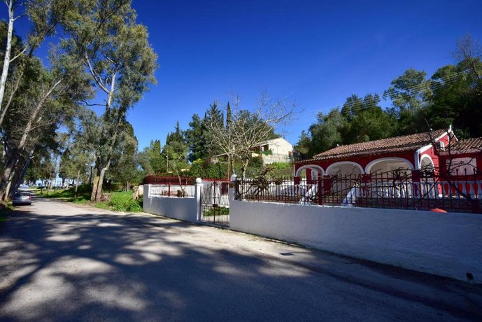 Merlyn Rooms into the nature 100m from the beach