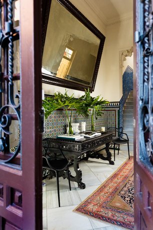 Villa Alfonso Luxury Villa In Midtown Parking