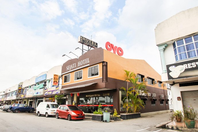 OYO 89518 Sejati Hotel